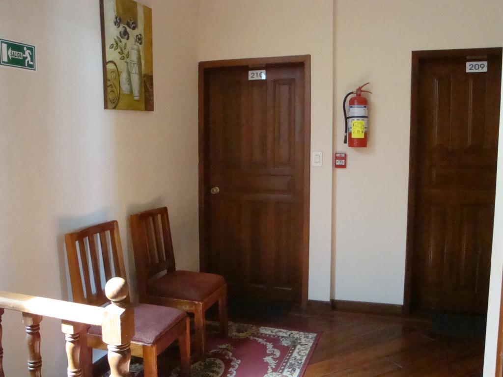 Hostal Santa Maria Gracia Quito Exterior photo